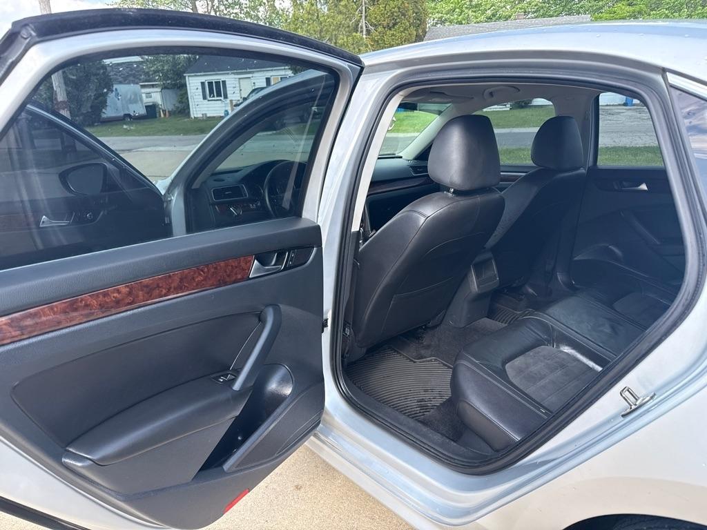 Volkswagen Passat 2.0L TDI SEL2 2012
