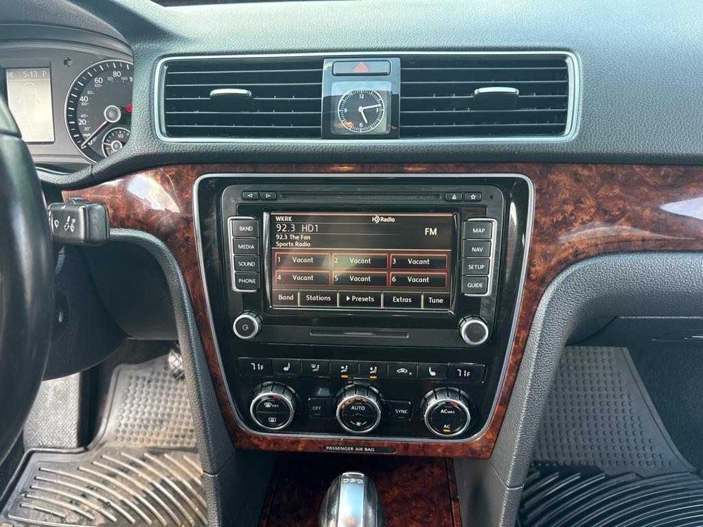 Volkswagen Passat 2.0L TDI SEL2 2012
