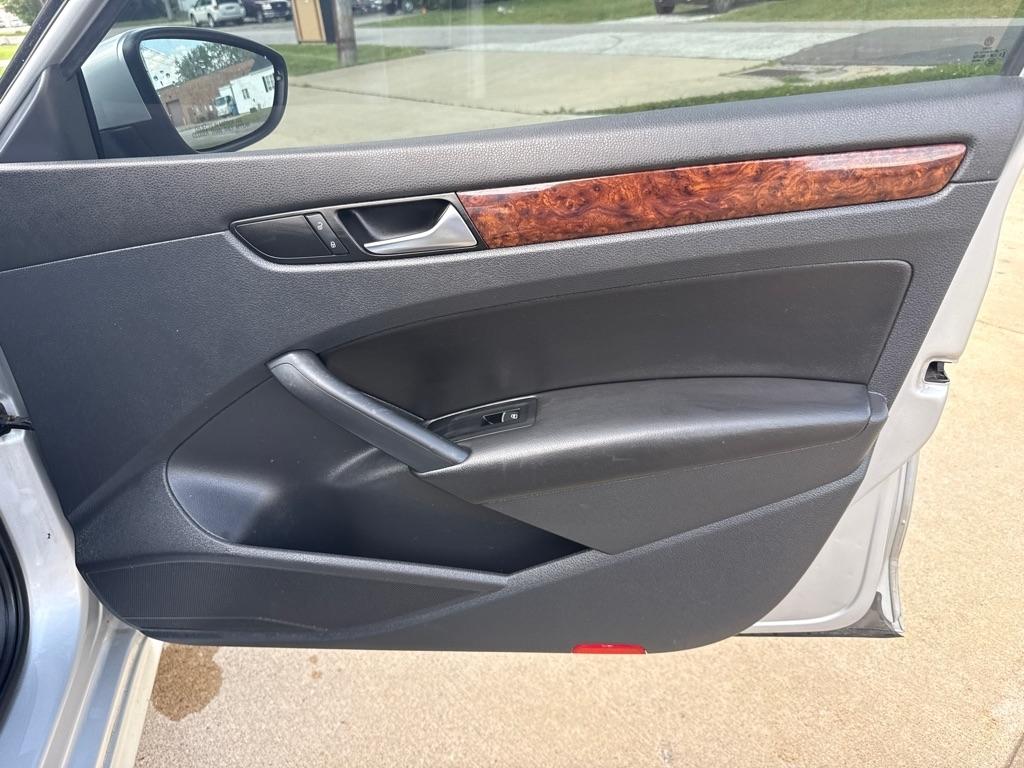 Volkswagen Passat 2.0L TDI SEL2 2012