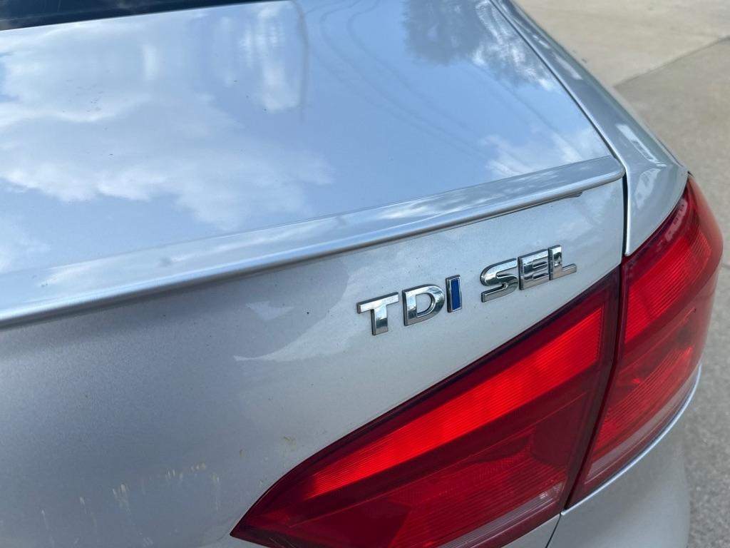 Volkswagen Passat 2.0L TDI SEL2 2012