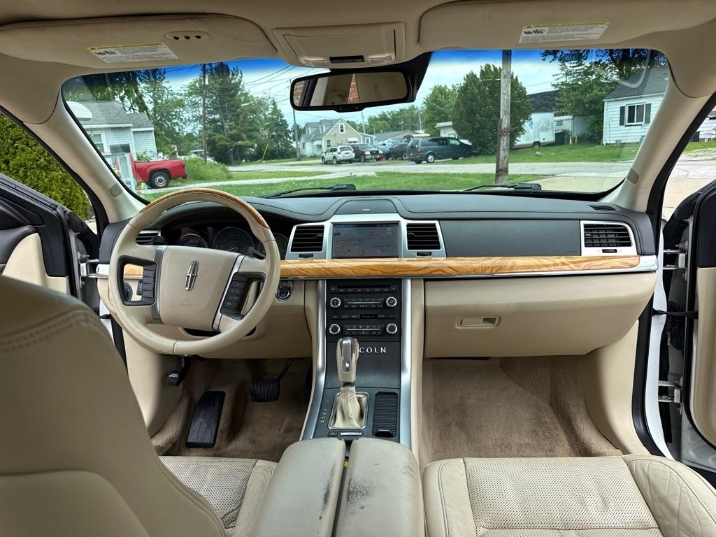Lincoln MKS 3.5L with EcoBoost AWD 2011