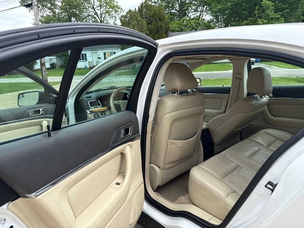 Lincoln MKS 3.5L with EcoBoost AWD 2011