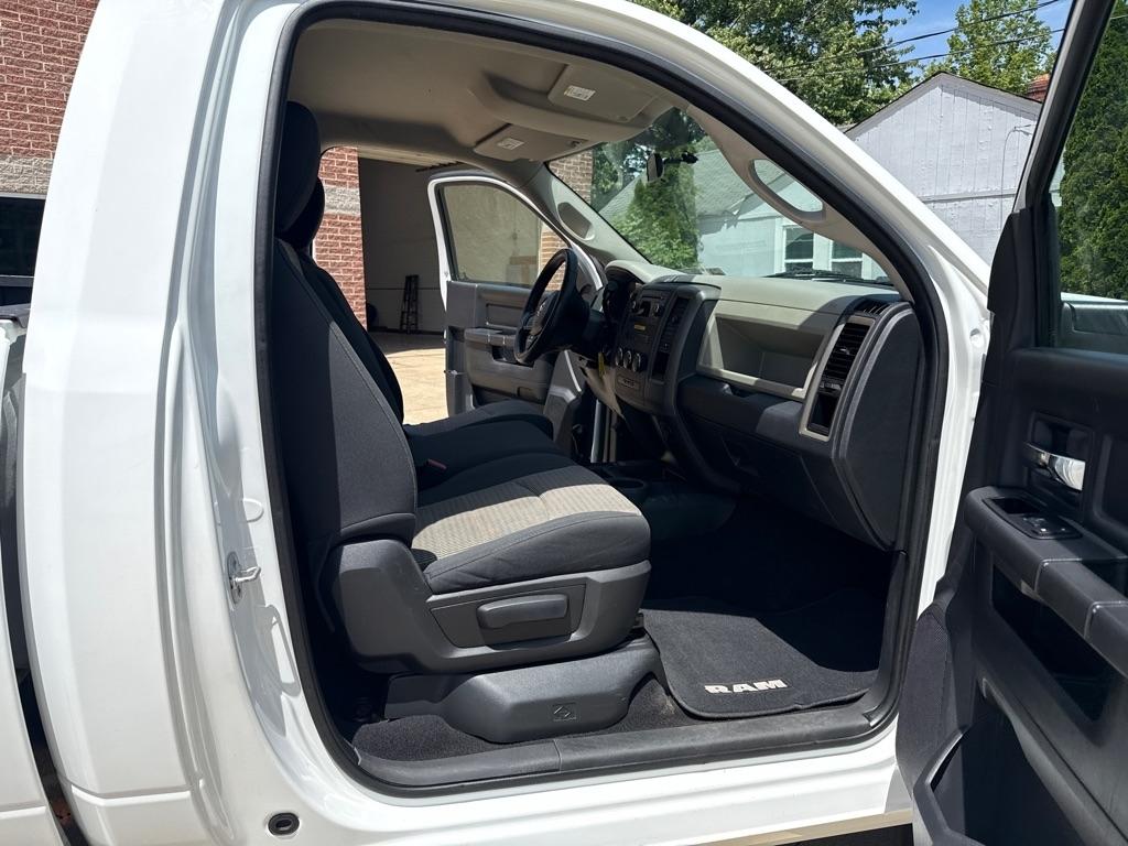 RAM 2500 ST 4WD 2012