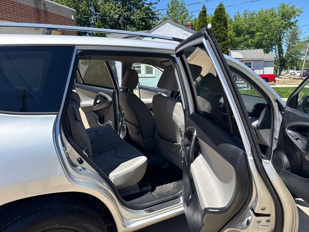 Toyota RAV4 Base I4 4WD 2010