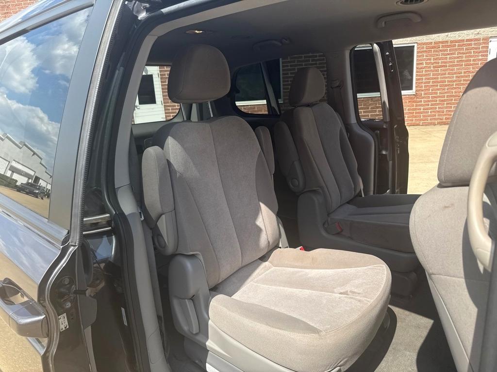 Kia Sedona LX LWB 2012