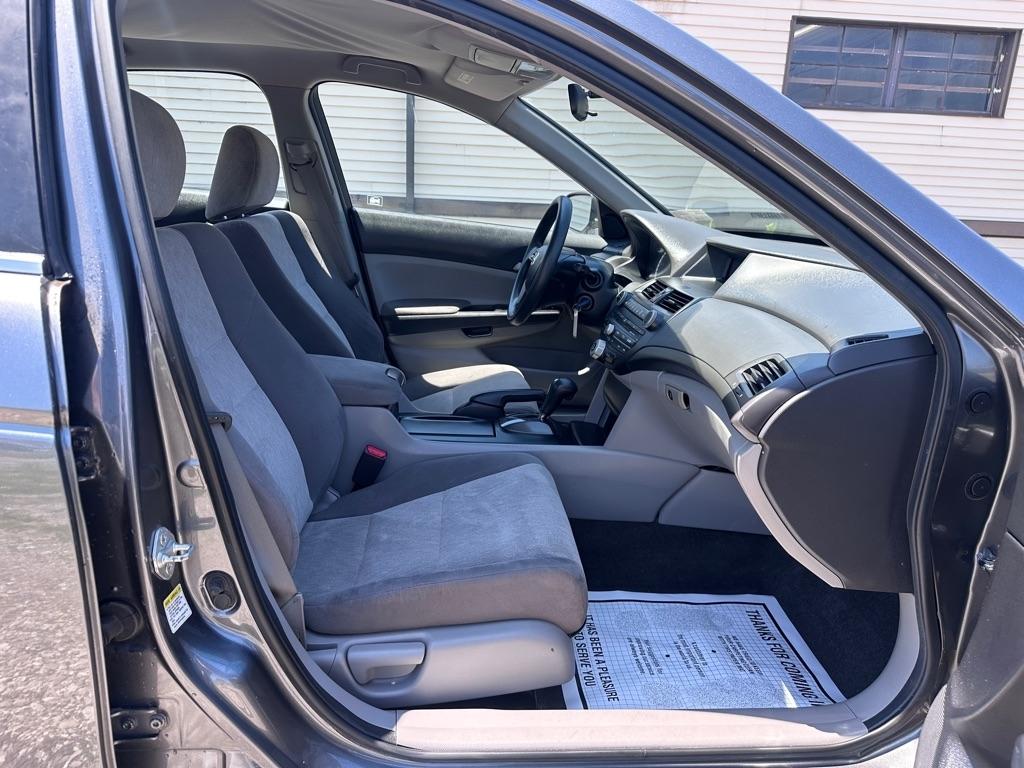 Honda Accord LX sedan AT 2010