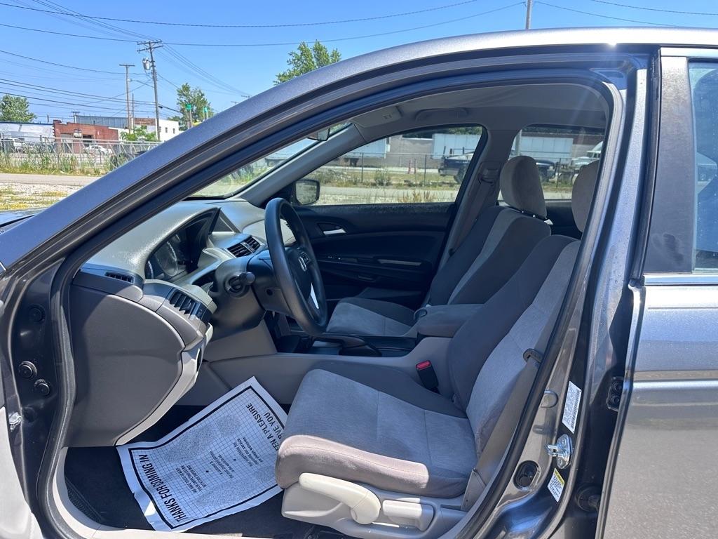 Honda Accord LX sedan AT 2010