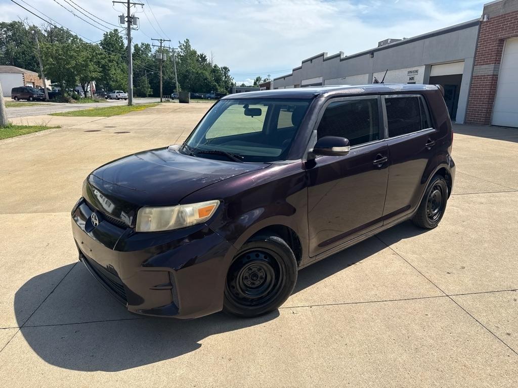 Scion xB 5-Door Wagon 5-Spd MT 2012