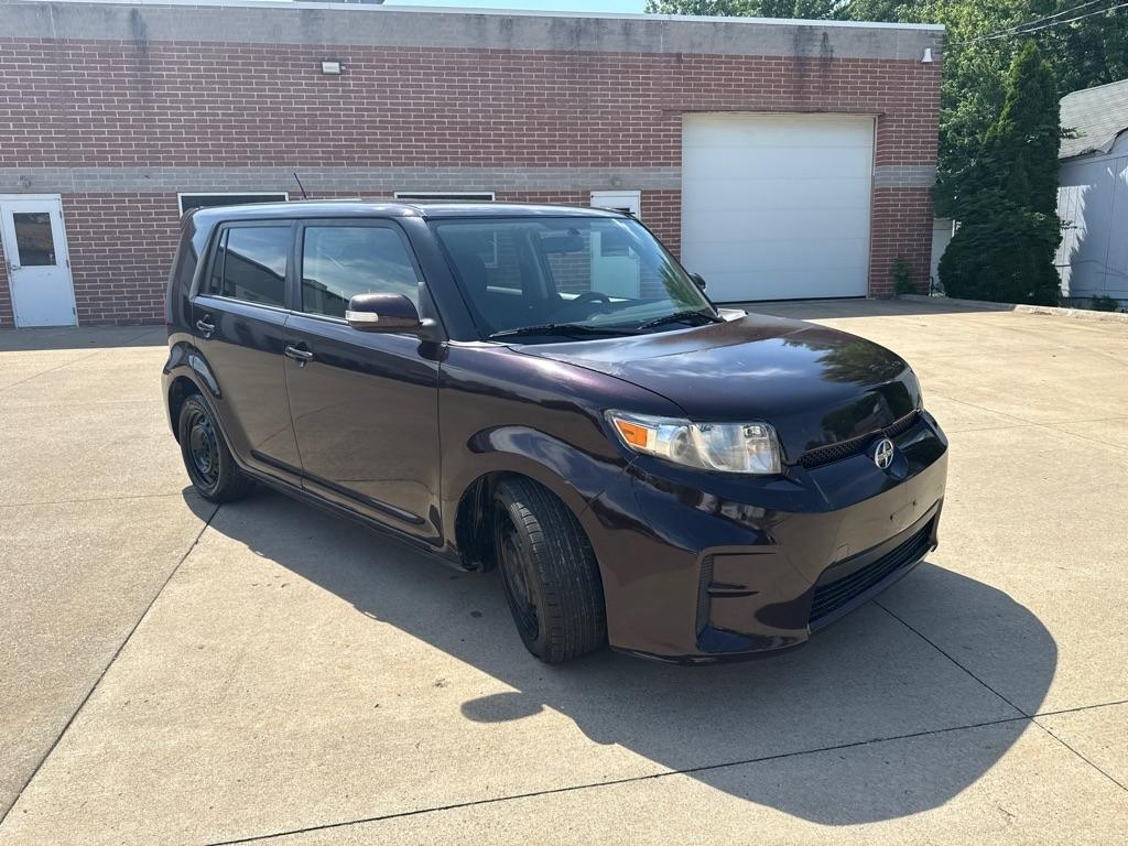 Scion xB 5-Door Wagon 5-Spd MT 2012