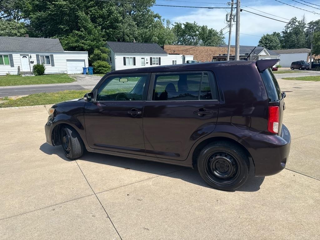 Scion xB 5-Door Wagon 5-Spd MT 2012