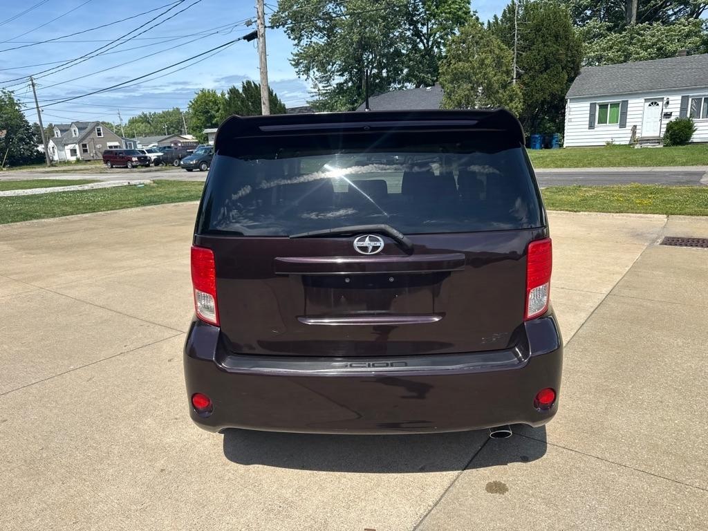 Scion xB 5-Door Wagon 5-Spd MT 2012