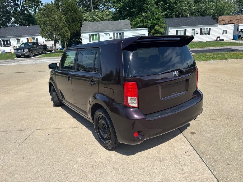 Scion xB 5-Door Wagon 5-Spd MT 2012