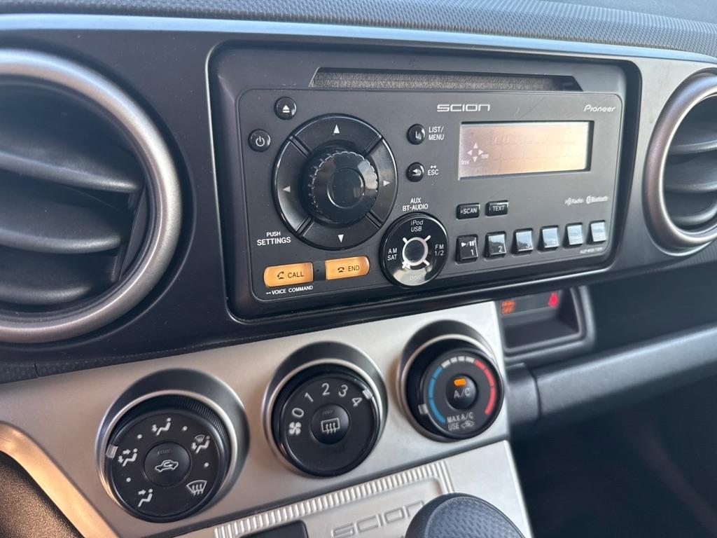 Scion xB 5-Door Wagon 5-Spd MT 2012