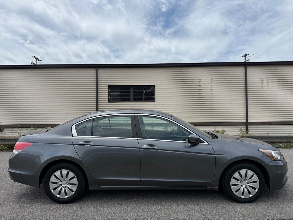 Honda Accord LX sedan AT 2012
