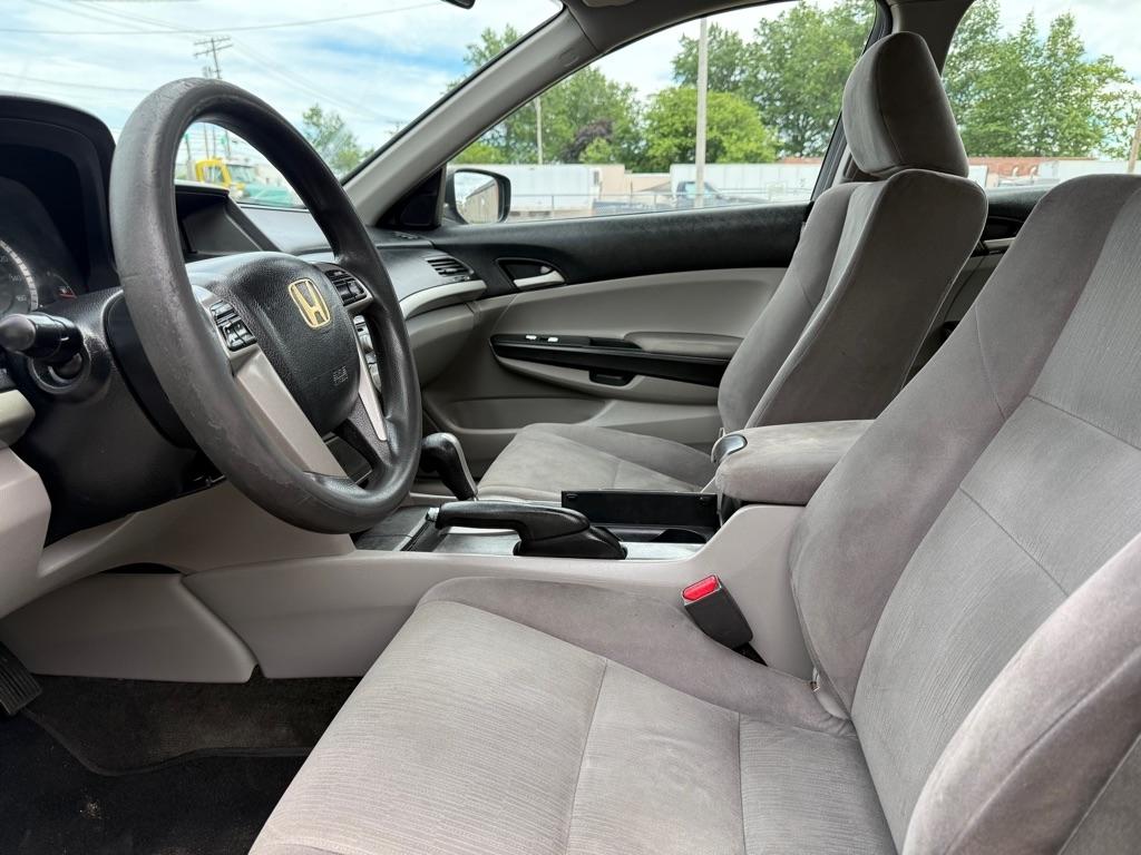 Honda Accord LX sedan AT 2012