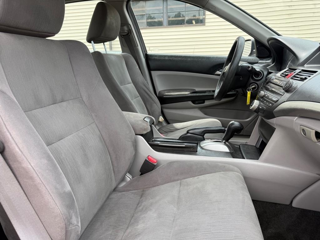 Honda Accord LX sedan AT 2012