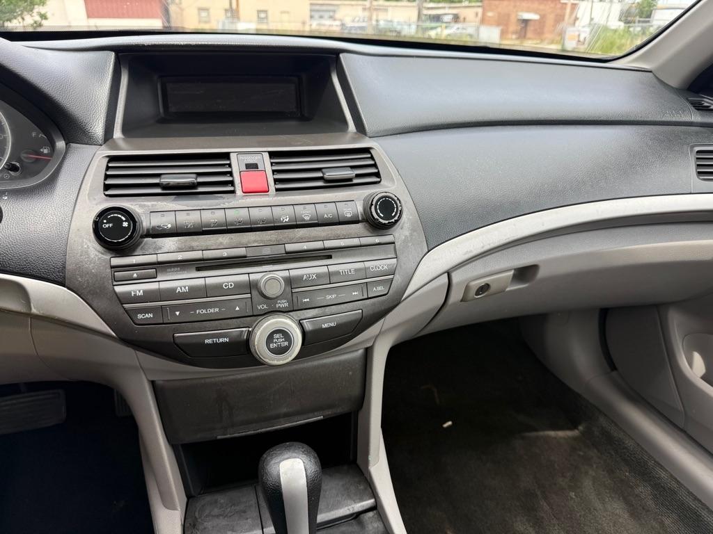Honda Accord LX sedan AT 2012