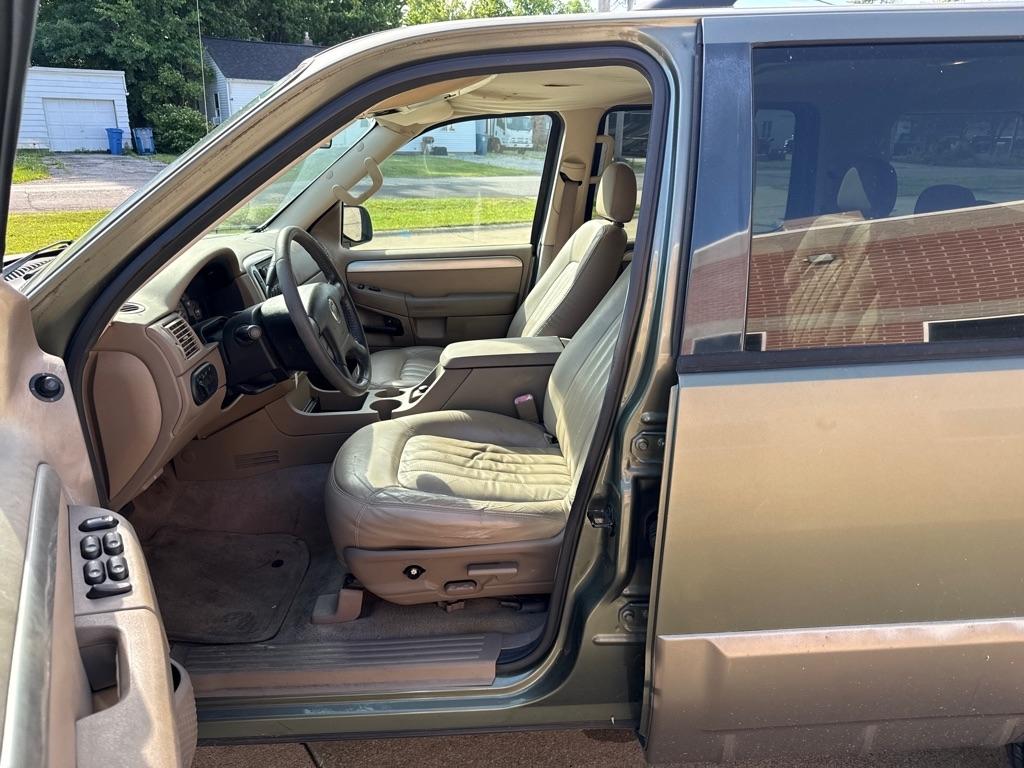 Mercury Mountaineer Convenience 4.0L 2WD 2004