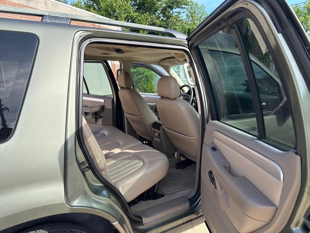 Mercury Mountaineer Convenience 4.0L 2WD 2004