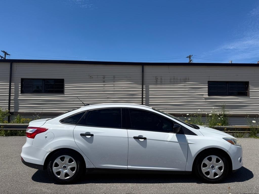Ford Focus S Sedan 2014