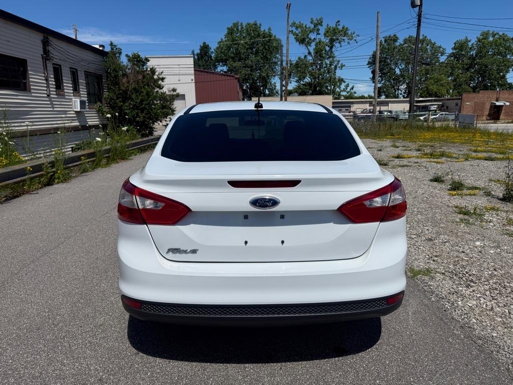 Ford Focus S Sedan 2014