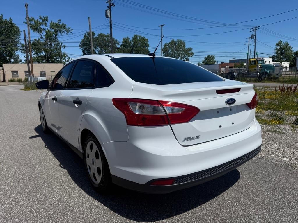 Ford Focus S Sedan 2014