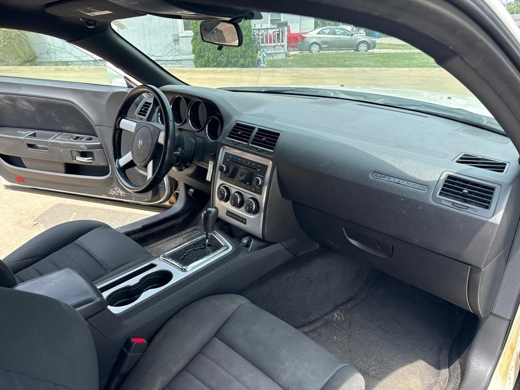 Dodge Challenger SE 2009