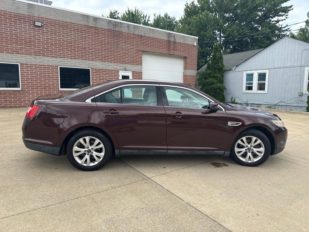 Ford Taurus SEL FWD 2010