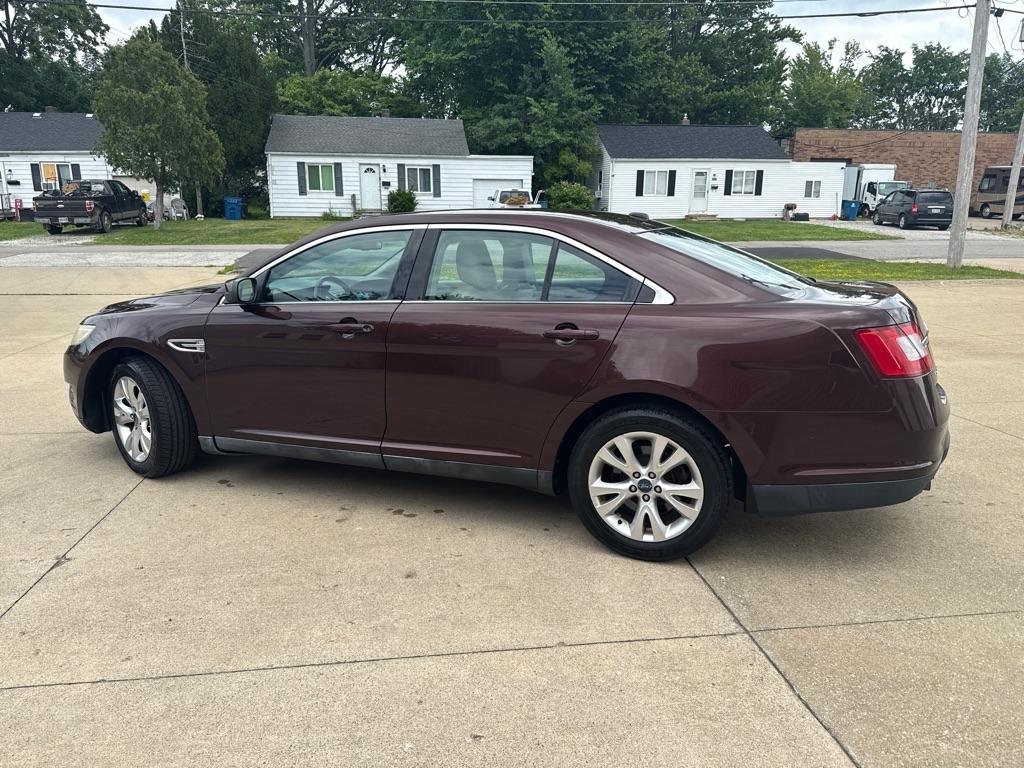 Ford Taurus SEL FWD 2010
