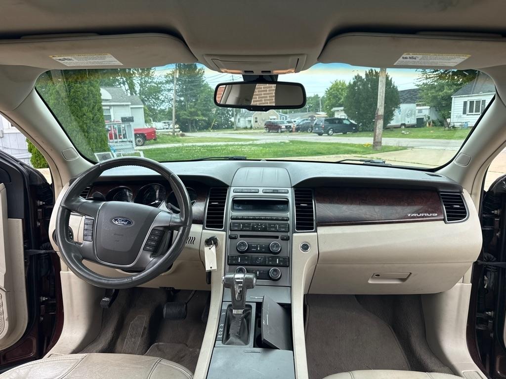 Ford Taurus SEL FWD 2010