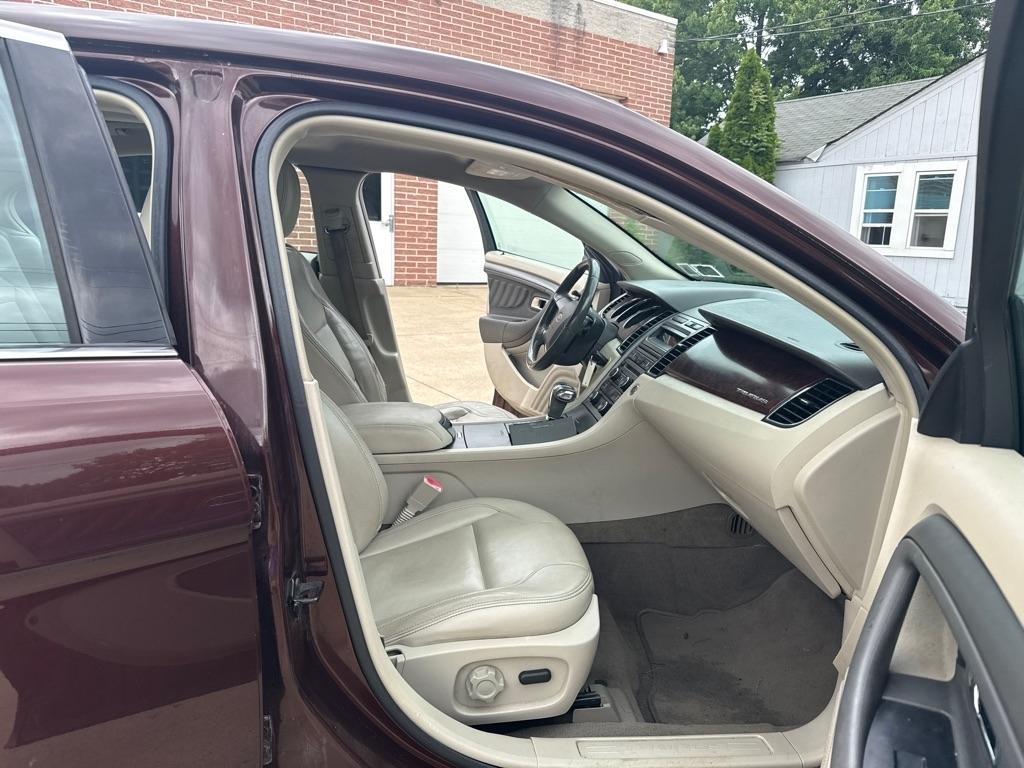 Ford Taurus SEL FWD 2010