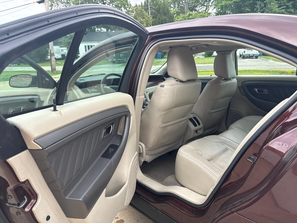 Ford Taurus SEL FWD 2010