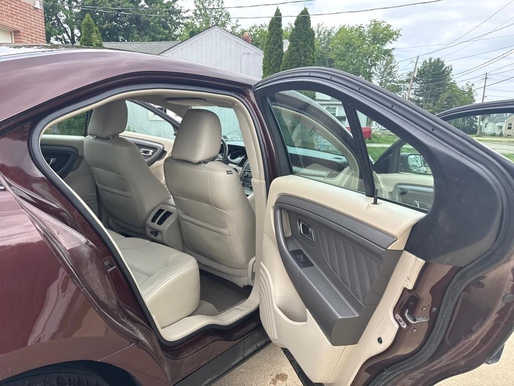 Ford Taurus SEL FWD 2010