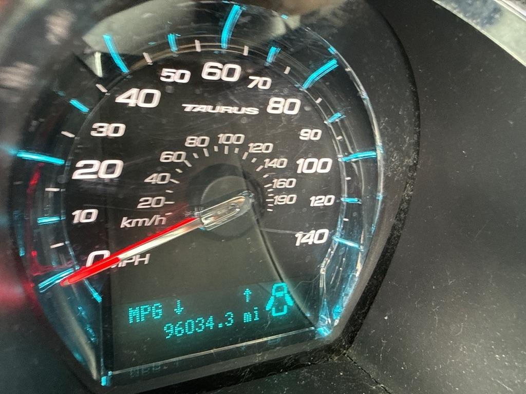 Ford Taurus SEL FWD 2010