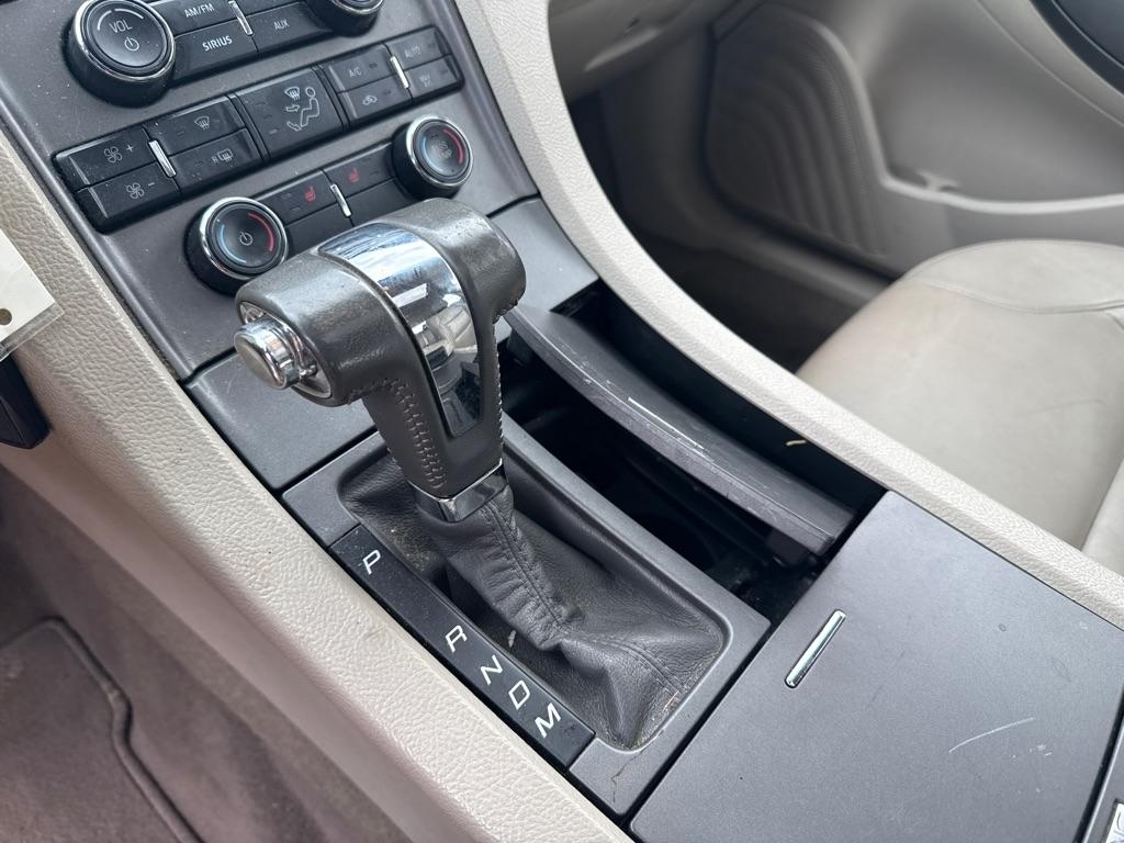 Ford Taurus SEL FWD 2010