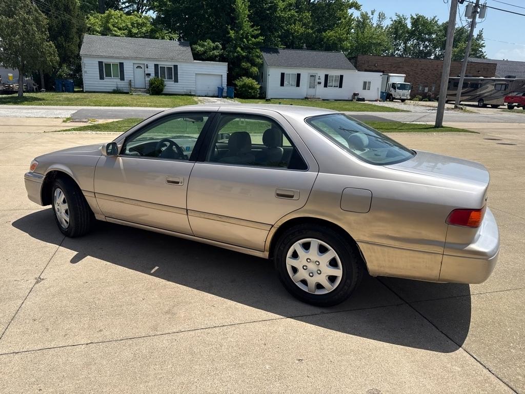 Toyota Camry CE 2000