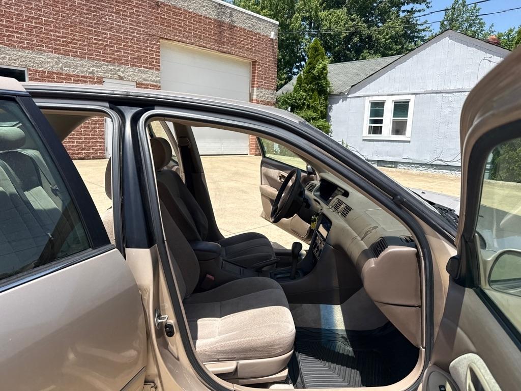 Toyota Camry CE 2000