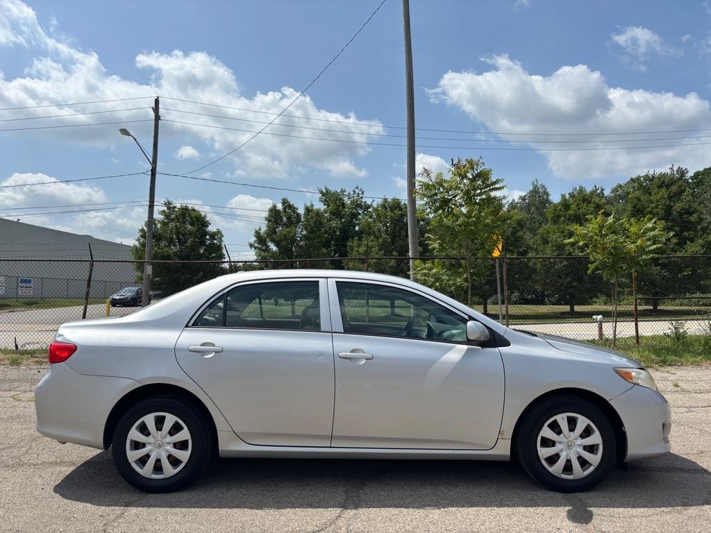 Toyota Corolla Base 4-Speed AT 2009