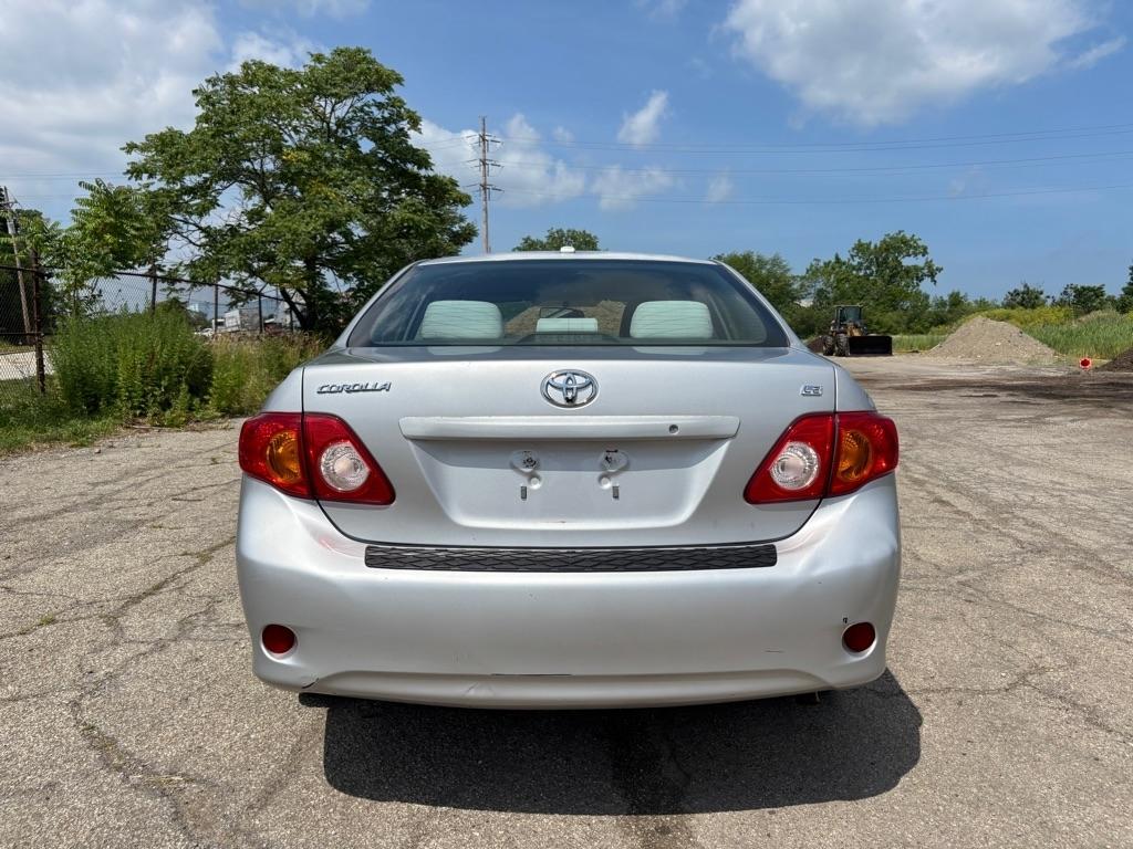Toyota Corolla Base 4-Speed AT 2009