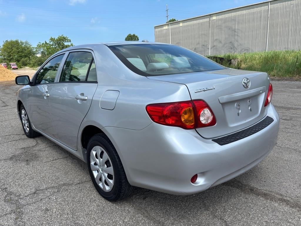 Toyota Corolla Base 4-Speed AT 2009