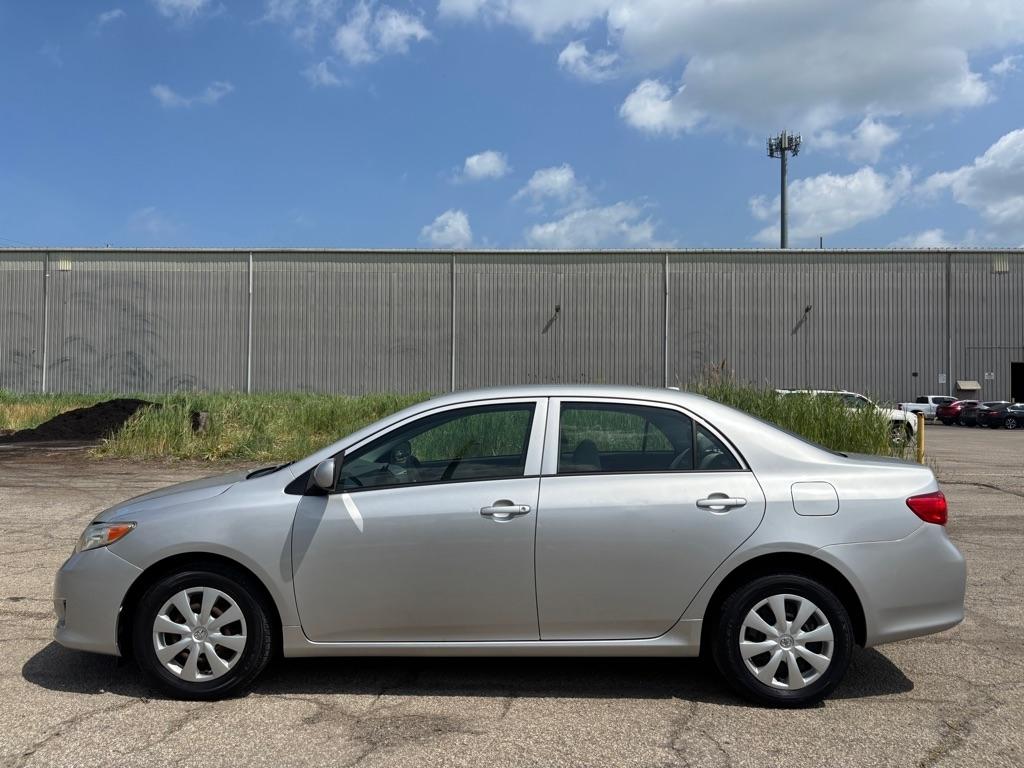 Toyota Corolla Base 4-Speed AT 2009