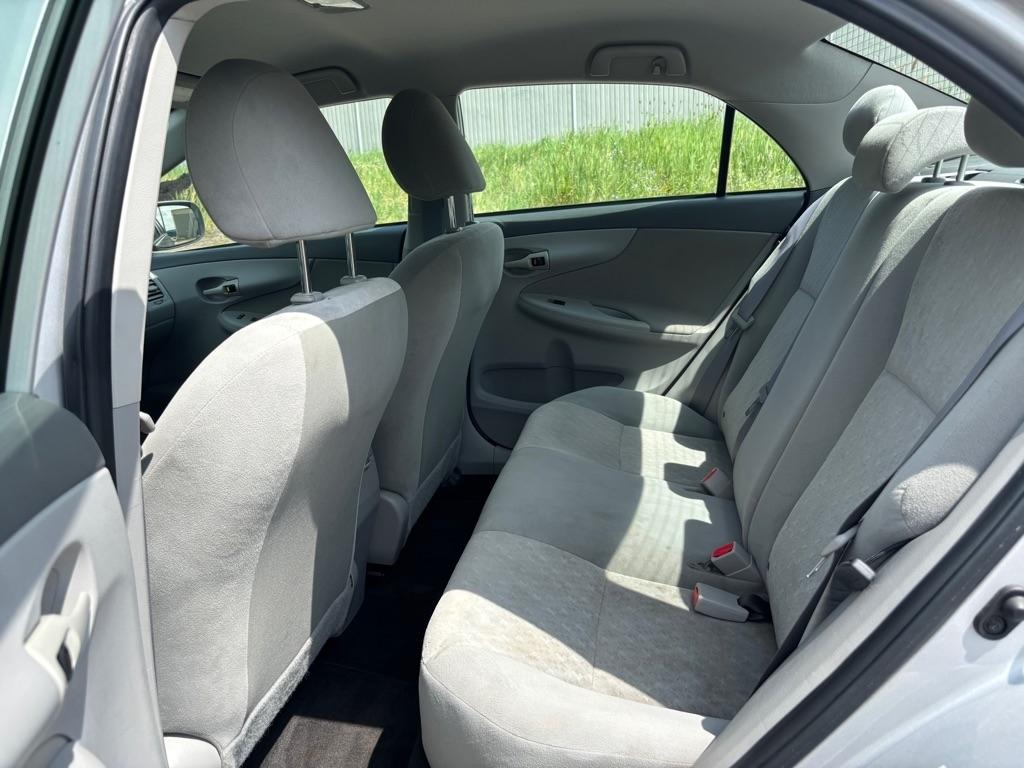 Toyota Corolla Base 4-Speed AT 2009