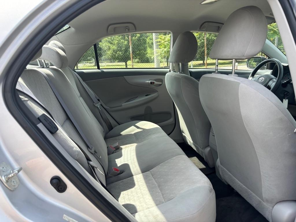Toyota Corolla Base 4-Speed AT 2009