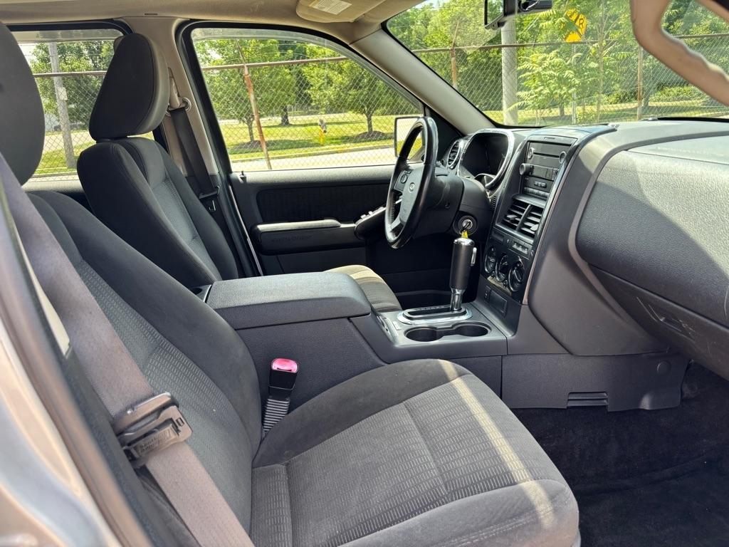 Ford Explorer XLT 4.0L 4WD 2009
