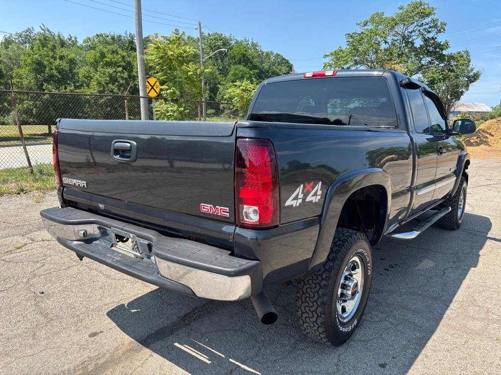 GMC Sierra 2500HD Ext. Cab Short Bed 4WD 2005