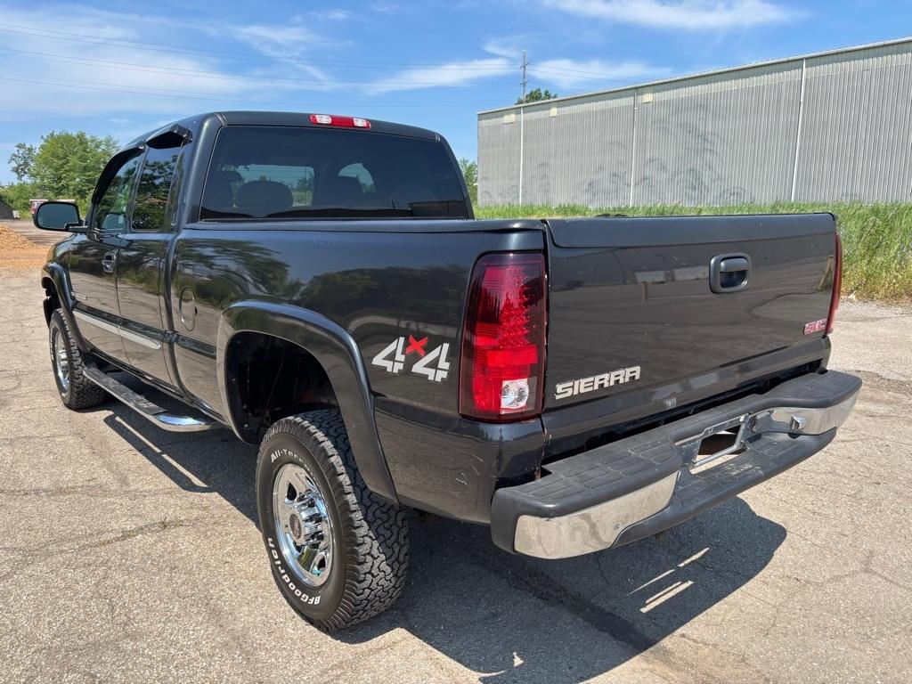 GMC Sierra 2500HD Ext. Cab Short Bed 4WD 2005