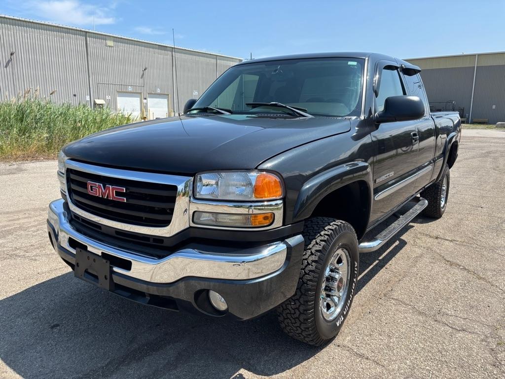 GMC Sierra 2500HD Ext. Cab Short Bed 4WD 2005