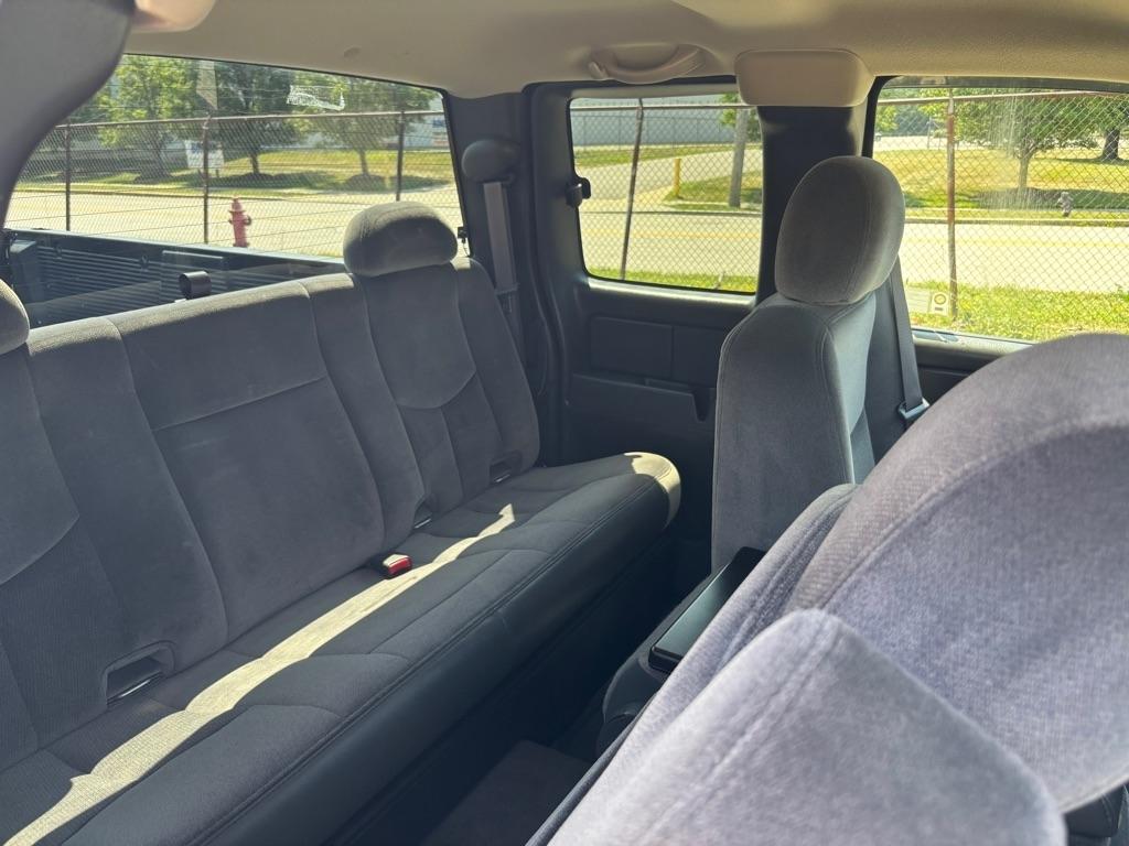 GMC Sierra 2500HD Ext. Cab Short Bed 4WD 2005