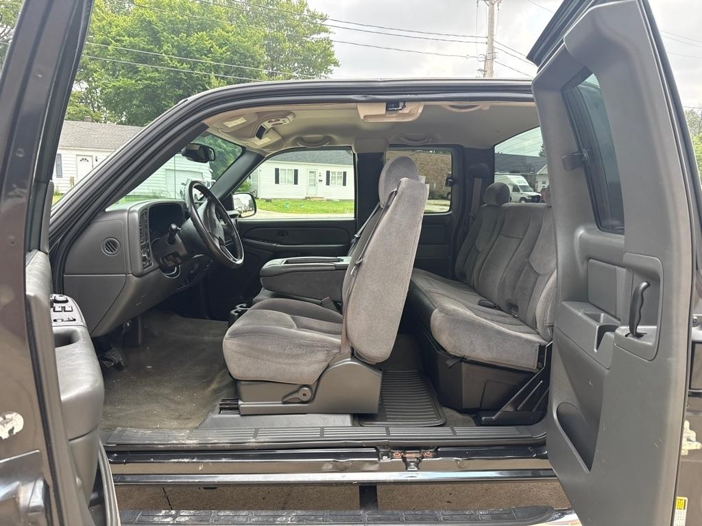 GMC Sierra 2500HD Ext. Cab Short Bed 4WD 2005