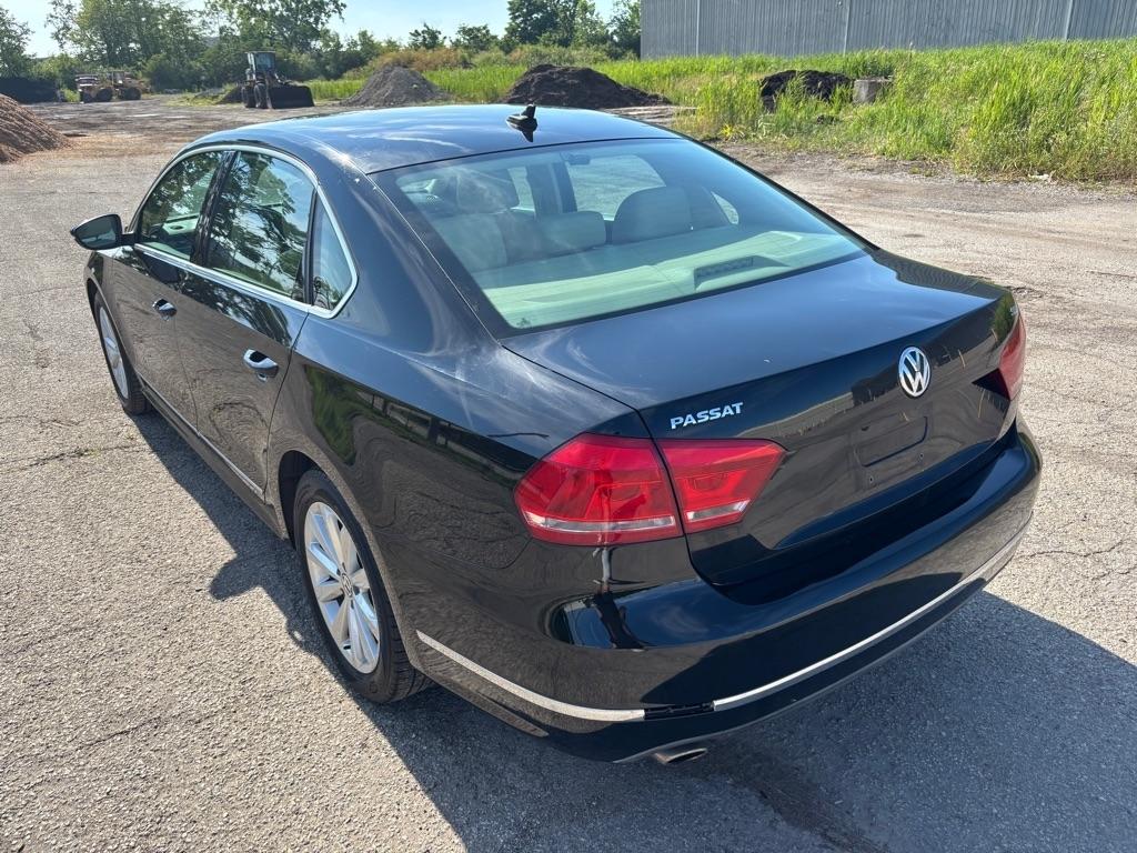 Volkswagen Passat 2.5L SEL 2012